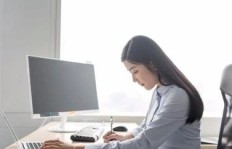 女人在职场挣钱，真的还需要依靠男人吗？知乎热议话题探讨