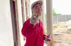 阿彪在老挝建房还亲自下厨，这样的老板真的好吗？