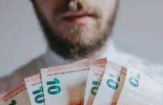 北漂大叔如何通过拍摄自媒体实现月入过万？