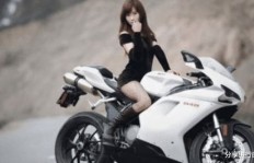 深夜偶遇机车美女代驾，小姐姐凡尔赛操作，是我误解了吗？