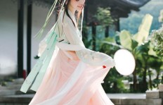 女生拍古装写真真的能赚钱吗？行业前景如何？