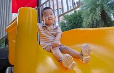如何通过拍摄官员题材影片实现盈利？